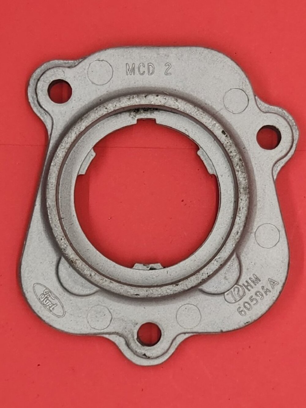 Genuine OEM Ford 72HM 6059 AA MCD2 auxiliary shaft oil seal retainer/housing